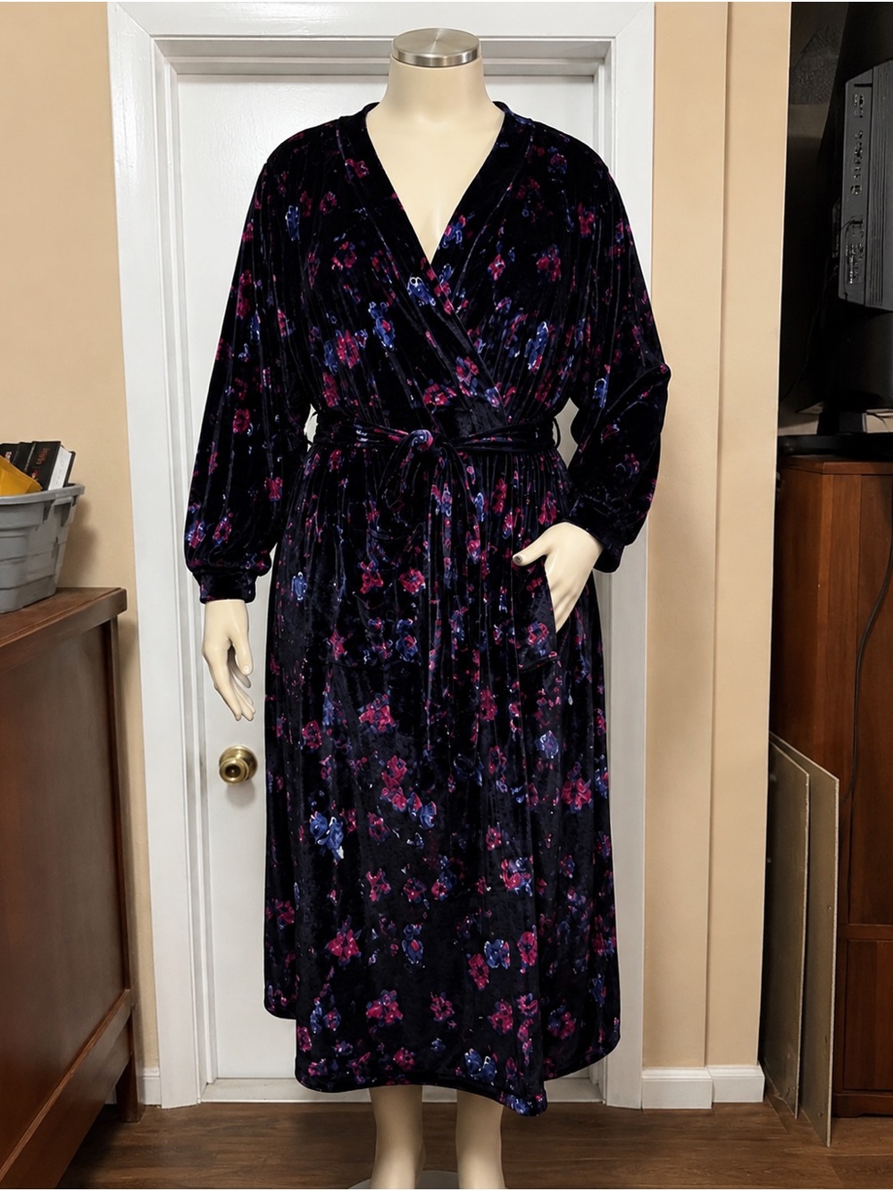 Lane Bryant Long Soft Velvet Floral Bathrobe Robe Size 18 NWT Plus Size Lounge